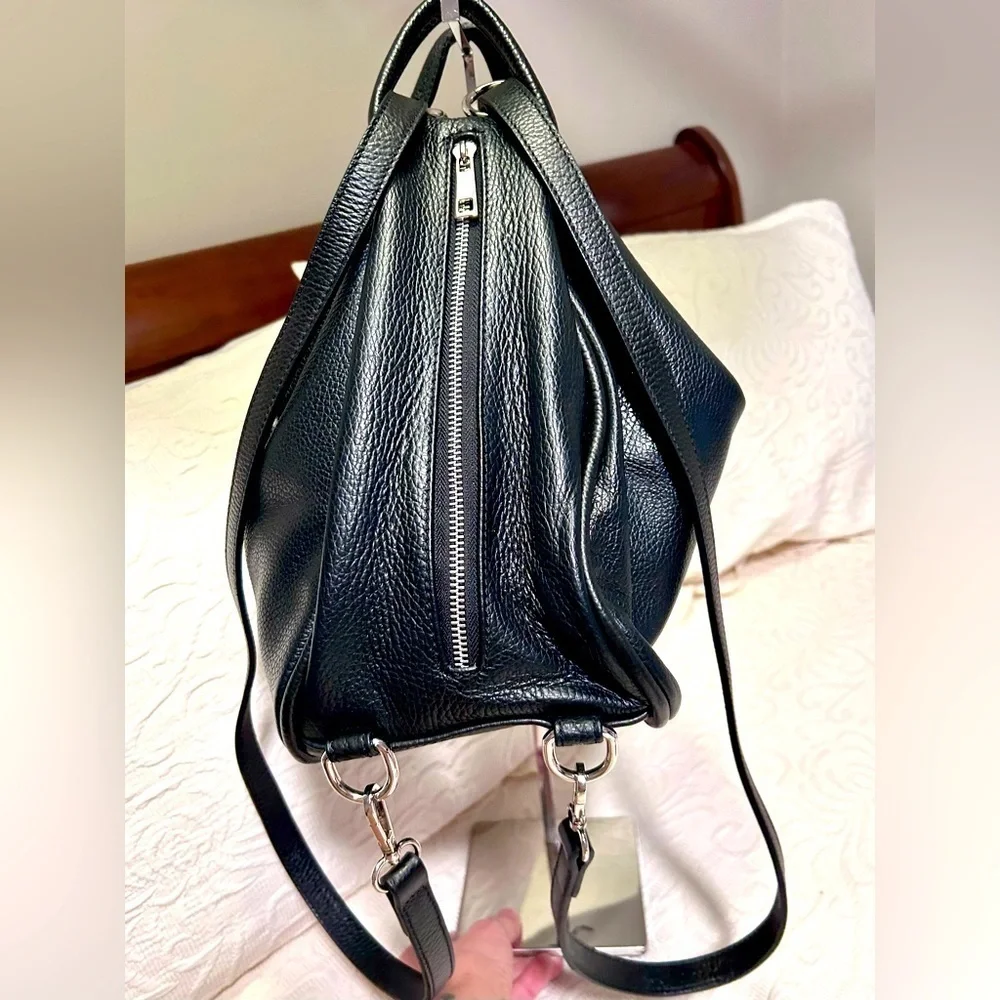 EUC CARLA FERRERI Black Leather Shoulder Bag/Backpack Convertible Bag. - Picture 4 of 9